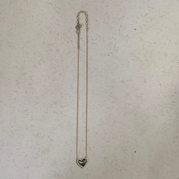 Kendra Scott Ari Heart Pendant Necklace. - Picture 2 of 3